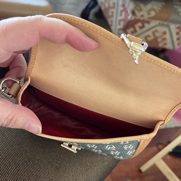 Dooney And Bourke Vintage Signature Collection Wristlet Detachable Strap used - Picture 3 of 4